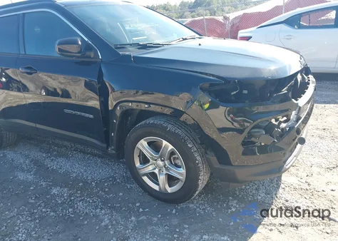 2024 Jeep Compass Latitude 4X4 z USA, uszkodzony, nr VIN 3C4NJDBN6RT595374